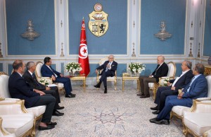 Béji Caid Essebsi signe la déclaration sur la liberté de la presse dans le monde arabe