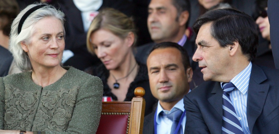 French Prime minister Francois Fillon (R), his wife Penelope and Lucien Barriere group's surveillance council president Dominique Desseigne attend the 86th Arc de Triomphe horse racing, 07 October 2007 at the Longchamp race course in Paris. AFP PHOTO OLIVIER LABAN-MATTEI / AFP PHOTO / OLIVIER LABAN-MATTEI