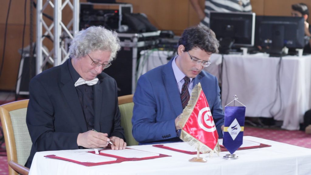 Signature d'une convention entre les JCC et La Poste