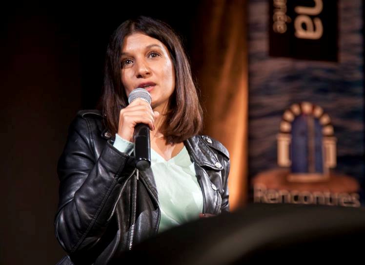 Raja Amiri lors dé débat après la projection de son film Corps étrangers