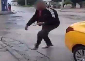 ايقاف سائق تاكسي بعد انتشار فيديو يوثق اعتداءه على تلميذتين