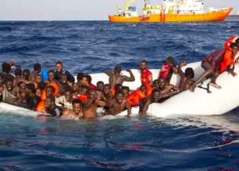 مأساة في عرض البحر وامرأة حامل من بين الضحايا.. إيطاليا تعثر على جثث في قارب انطلق من صفاقس