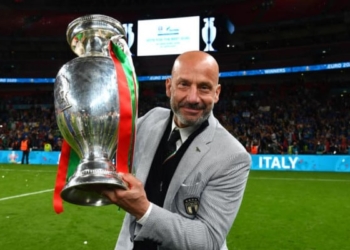 الساحرة المستديرة تودع أحد عمالقتها.. رحيل الأسطورة الإيطالية جيانلوكا فيالي