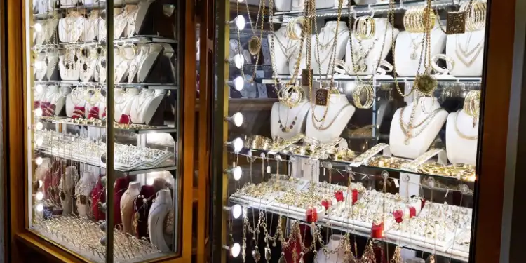 عضو نقابة صانعي المصوغ: المواد الأولية غير متوفرة وندعو الرئيس للتدخل