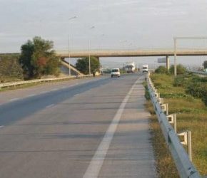 À l'heure des affrontements... un radar mobile à l'entrée de Tunis