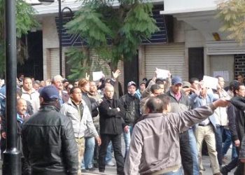 La manifestation anti-RCD continue sur l'Av. Bourguiba