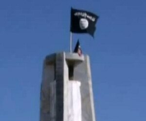 Regueb : les drapeaux noirs d’Al-Qaïda et de Hezb Ettahrir retirés par les salafistes