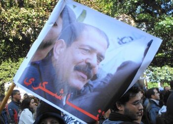 Funérailles nationales pour Belaid - Quel officiel de la Troika aura le courage de braver la colère du Jellaz ?