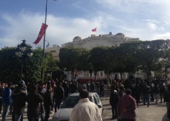 Heurts entre manifestants et forces de l’ordre à l’avenue Bourguiba