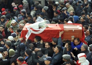 Enterrement de Chokri Belaid : fin de funérailles à haut risque