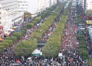 Ennahdha fait son show à l’avenue Bourguiba : Ghannouchi en pop star ; Sihem Badi en choriste
