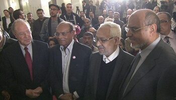 Alors que la situation sociale, sécuritaire et économique s'aggrave, les partis continuent à se chamailler