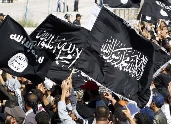 Des salafistes défilent dans les rues de Kasserine pour fêter les explosions de Jebel Chaâmbi