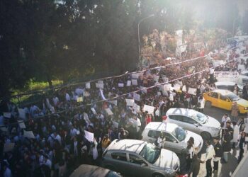 Imposante mobilisation des blouses blanches devant l’ANC pour faire plier Abdeltif Mekki