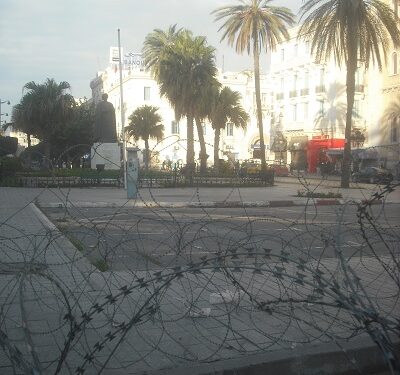 Signe de décrispation - Les blindés quittent l'avenue Bourguiba