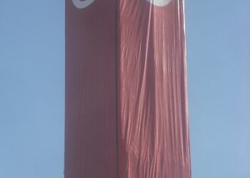 Même le temps s'arrête devant le drapeau