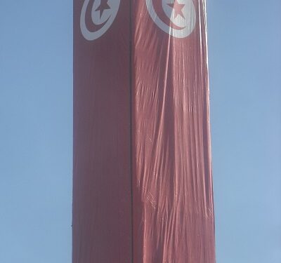 Même le temps s'arrête devant le drapeau