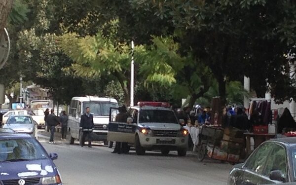 La police déloge les vendeurs ambulants et bute sur les salafistes d’El Fath