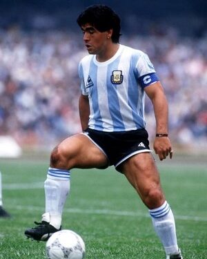 A 53 ans, Maradona va rejouer !