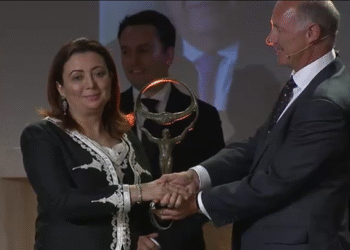 Wided Bouchamaoui reçoit "The Oslo Business for Peace Award"