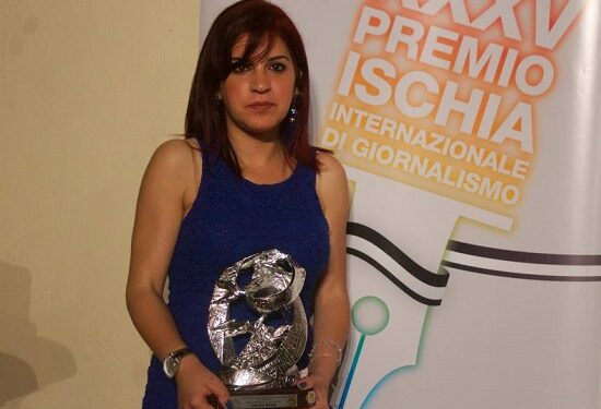 Lina Ben Mhenni reçoit le Prix International du Journalisme et le dédie aux femmes, aux martyrs et aux migrants