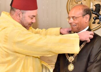 Un Marzouki b&eacute;at, d&eacute;cor&eacute; par un Roi
