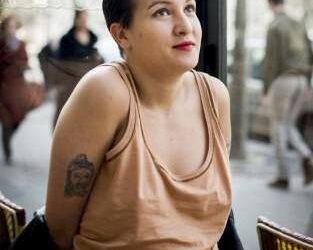 Amina Sboui agress&eacute;e &agrave; Paris : &laquo; ils m'ont ras&eacute; les sourcils et les cheveux &raquo;