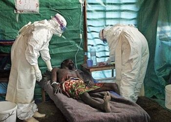 Virus Ebola : 1 300 cas et 729 décès, selon l’OMS