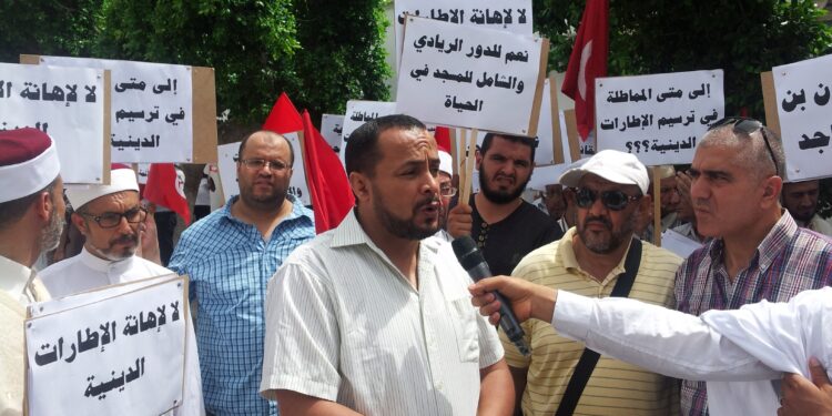 Face à la politique de l'Etat, des imams dénoncent le «retour» des pratiques de Ben Ali