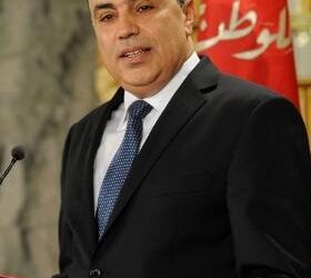 Mehdi Jomaa décide la fermeture immédiate des mosquées hors contrôle