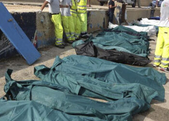 Plus de 20 morts et des dizaines de disparus suite à un naufrage au large de la Libye