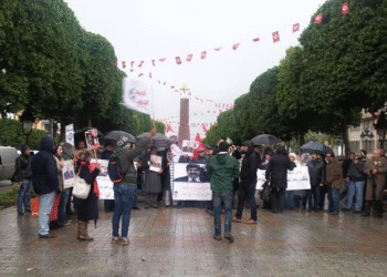 Sit-in sous la pluie &agrave; Tunis : Qui est-ce qui a tu&eacute; Belaid et Brahmi ?