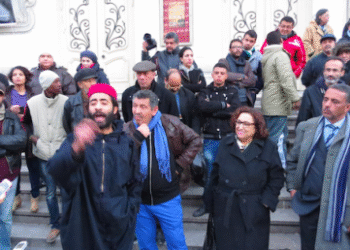 Manifestation de soutien pour Ines Ben Othman devant le th&eacute;&acirc;tre municipal &agrave; Tunis