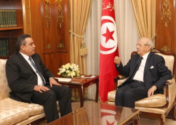 Mehdi Jomaa pr&eacute;sente la d&eacute;mission de son gouvernement &agrave; B&eacute;ji Caid Essebsi