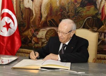 Charlie Hebdo : Beji Caid Essebsi &agrave; la r&eacute;sidence de France pour signer le registre des condol&eacute;ances