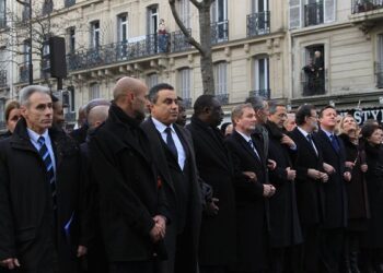 Mehdi Jomaa au premier rang de la marche r&eacute;publicaine &agrave; Paris