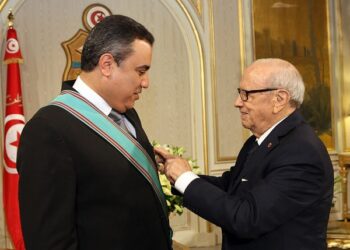 Tunis : Mehdi Jomaa et ses ministres d&eacute;cor&eacute;s par le pr&eacute;sident Beji Caid Essebsi
