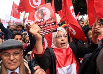 Tunis : Des Tunisiens se rassemblent contre le terrorisme &agrave; l'avenue H. Bourguiba