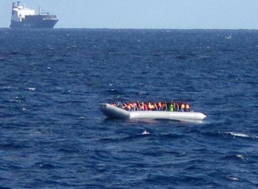 Italie : 121 migrants sauvés et 10 morts après le naufrage d'un bateau