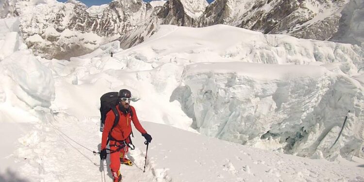 L'alpiniste tunisien Tahar Manaï, sain et sauf après le séisme au Népal