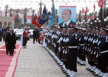 Beji Caid Essebsi comm&eacute;more le 15&egrave;me anniversaire du d&eacute;c&egrave;s d'Habib Bourguiba