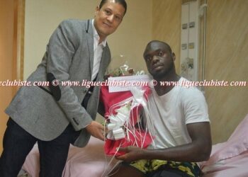 Yannick N'djeng  et le geste des supporters clubistes