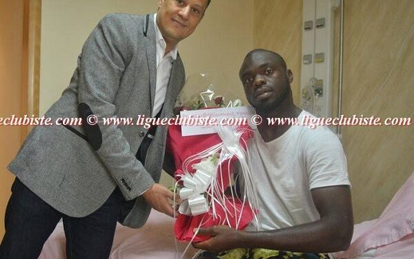 Yannick N'djeng  et le geste des supporters clubistes