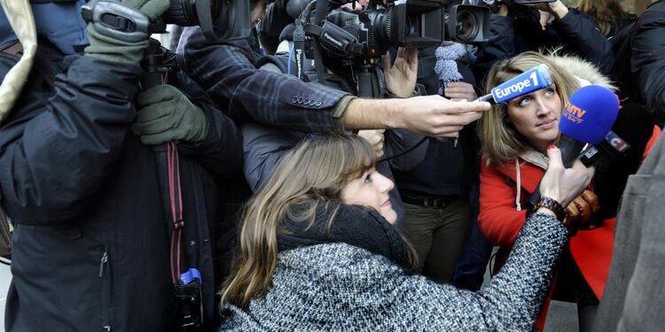 "Une info, un apéro", quand 40 journalistes françaises dénoncent le sexisme des hommes politiques