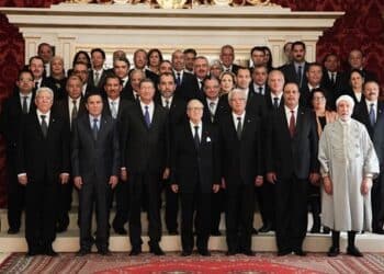 Cote de popularit&eacute; : Les ministres de Habib Essid ne d&eacute;collent pas