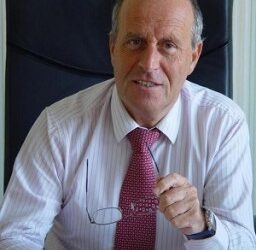 France : Un maire veut interdire les musulmans de pratiquer leur religion