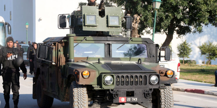 Frontière tuniso-libyenne : Points de contrôle, patrouilles terrestres et maritimes et vols de reconnaissance