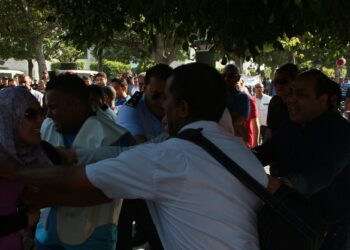Tunisie : RSF recense plus d&rsquo;une quarantaine d&rsquo;agressions de journalistes par les forces de l'ordre en 2015