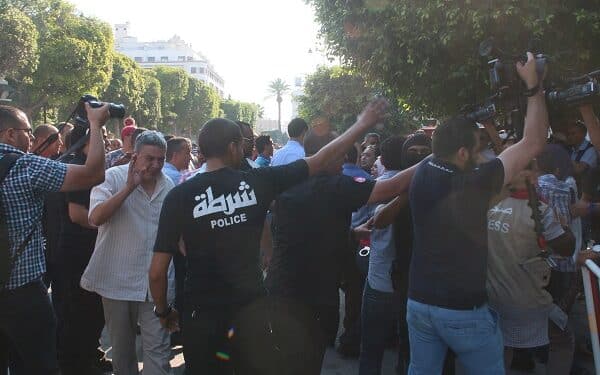 Manif "Winou el p&eacute;trole ?" : Agressions contre les journalistes