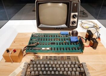 Elle se débarrasse du premier ordinateur Apple et de 100.000 dollars à la clé